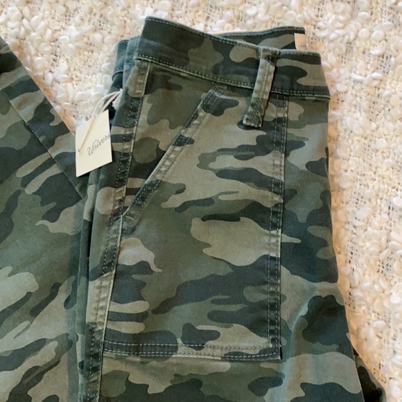 NWT Universal Thread High Rise Slim Straight Camo Jeans Sz 0/25 - Picture 5 of 8